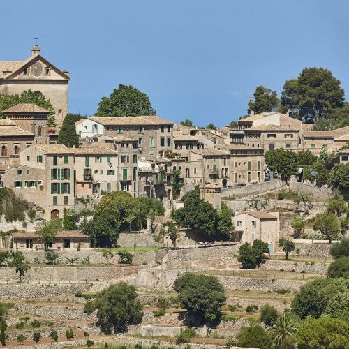 Kleine Stadt Lloret de Vistalegre mit Steinhäusern auf Mallorca
